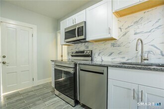 21 Bayview Ave in Stonington, CT - Building Photo - Building Photo