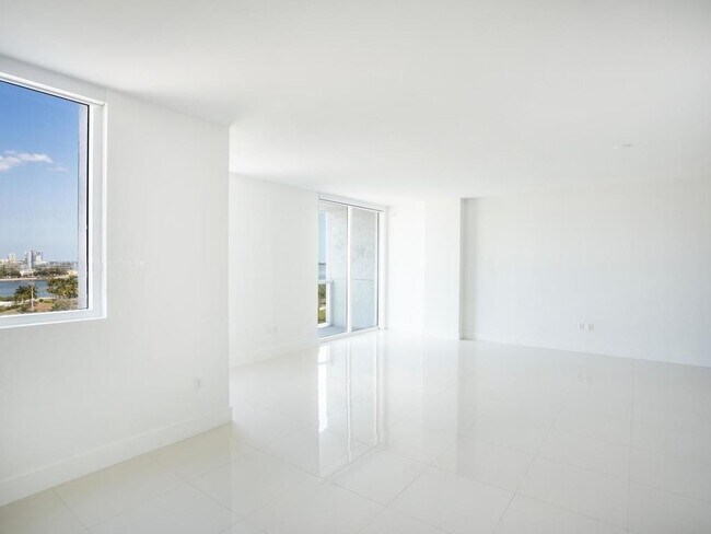 244 Biscayne Blvd, Unit 2002 in Miami, FL - Building Photo - Building Photo