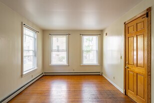 669 Potomac Ave in Buffalo, NY - Building Photo