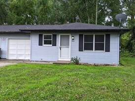 303 E Palm Dr in Syracuse, IN - Building Photo