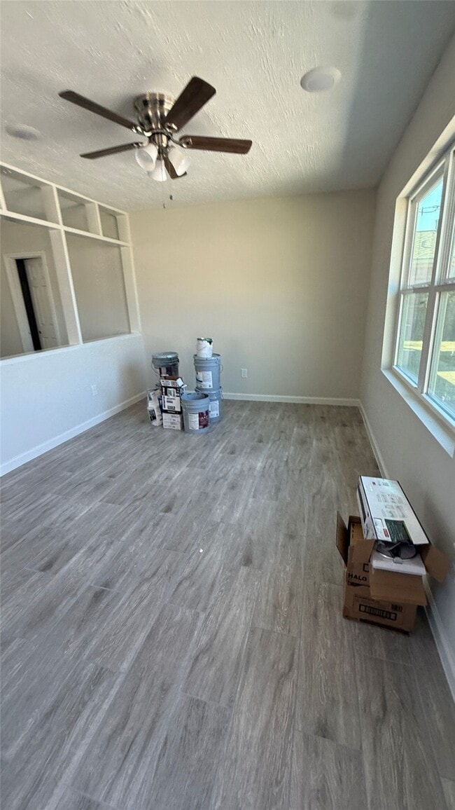 7010 Brownsville St in Houston, TX - Building Photo - Building Photo