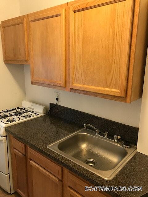 1334 Commonwealth Ave in Boston, MA - Building Photo - Building Photo