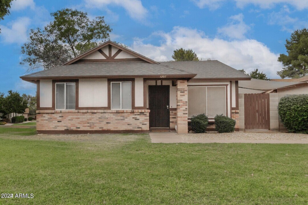 5135 E Evergreen St in Mesa, AZ - Building Photo
