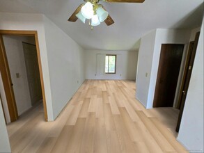 470 Echo Ln, Unit B in Aurora, IL - Foto de edificio - Building Photo