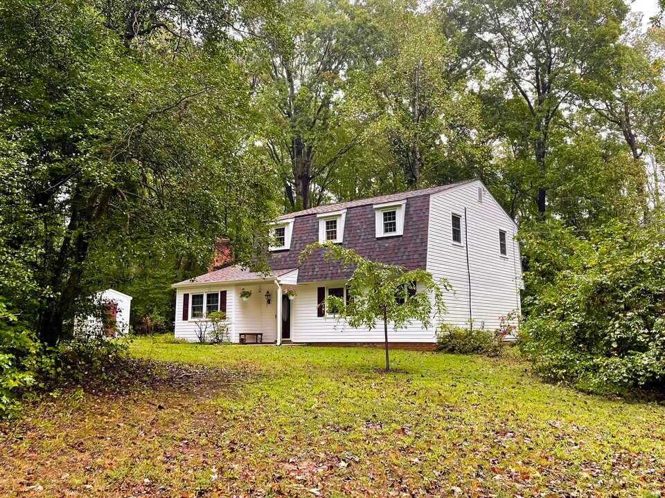 9391 Marcus Ln in La Plata, MD - Building Photo