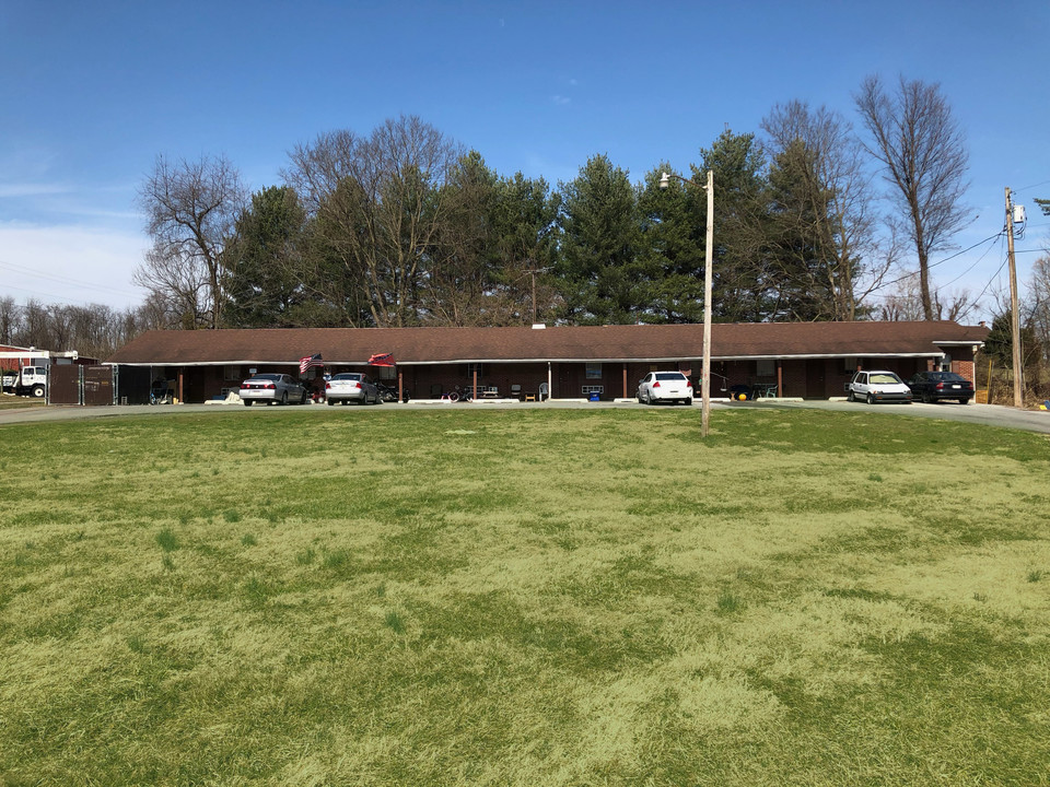 Halltown Rd in Harpers Ferry, WV - Building Photo