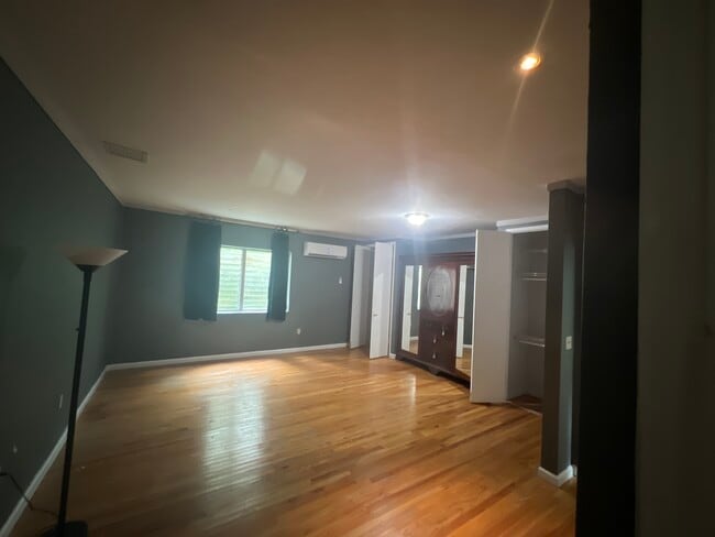 100 NE 43rd St in Miami, FL - Building Photo - Building Photo