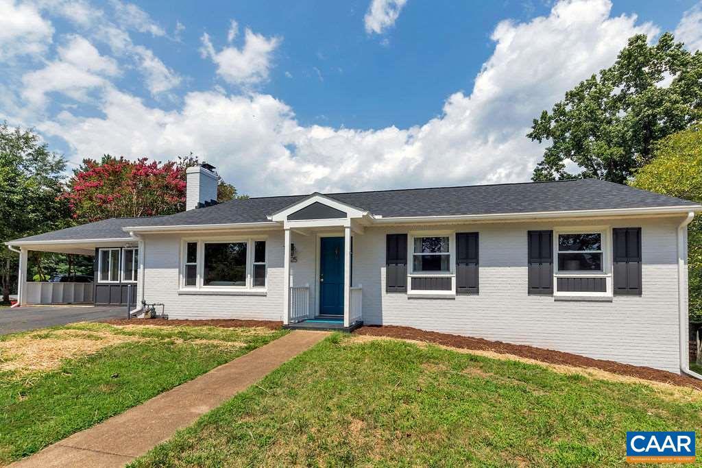 1325 Kenwood Ln in Charlottesville, VA - Building Photo