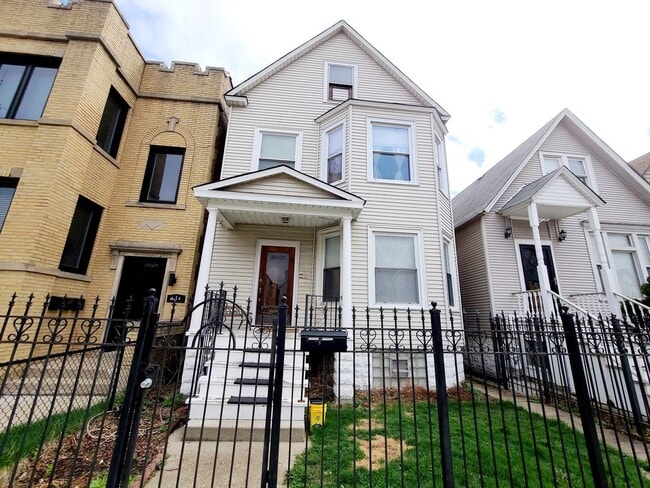 3927 N Whipple St, Unit # 02