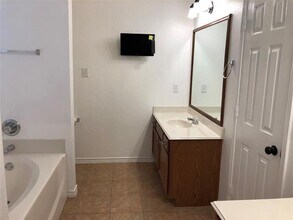 4005 Vista Greens Dr in Fort Worth, TX - Foto de edificio - Building Photo