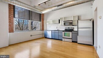 444 N 4th St in Philadelphia, PA - Building Photo