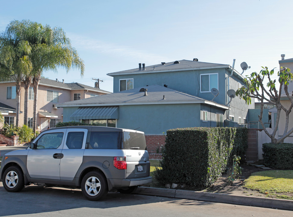 10026 Wiley Burke Ave in Downey, CA - Building Photo