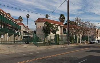 135-145 W Avenue 26 in Los Angeles, CA - Foto de edificio - Building Photo