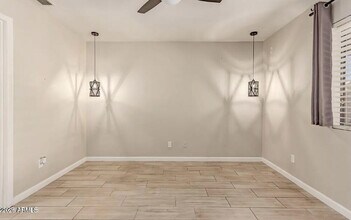 2112 E Robin Ln in Phoenix, AZ - Building Photo - Building Photo