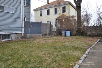 22 Everett Sq, Unit 2 in Boston, MA - Building Photo - Building Photo