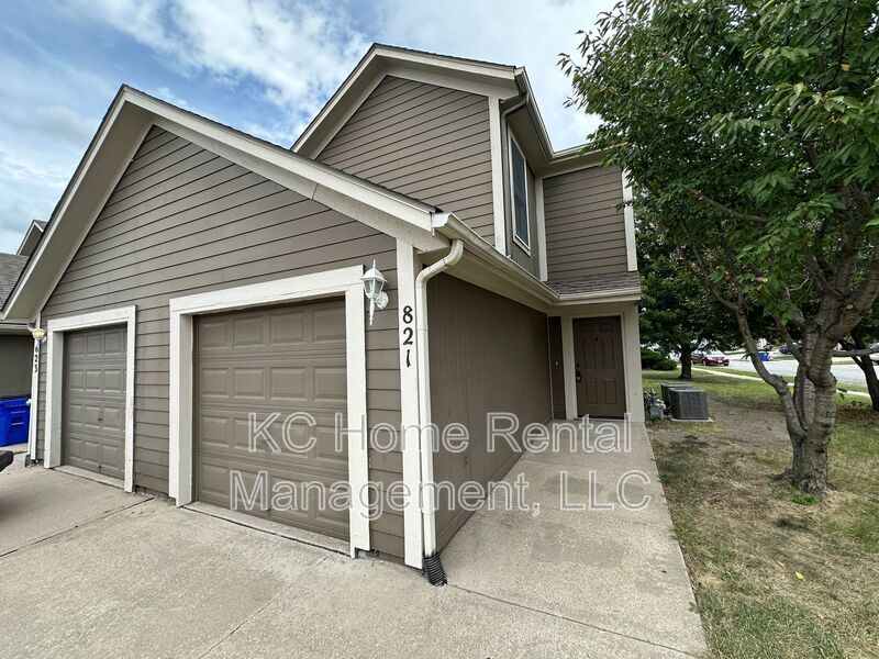 821 N Evergreen St in Gardner, KS - Building Photo