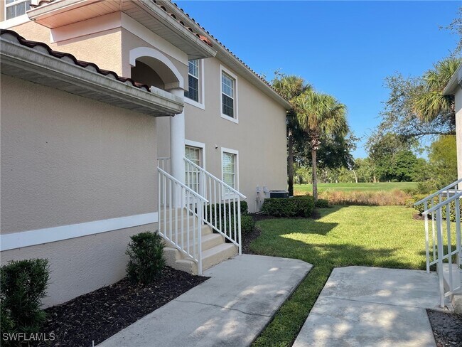 3445 Grand Cypress Dr in Naples, FL - Building Photo - Building Photo