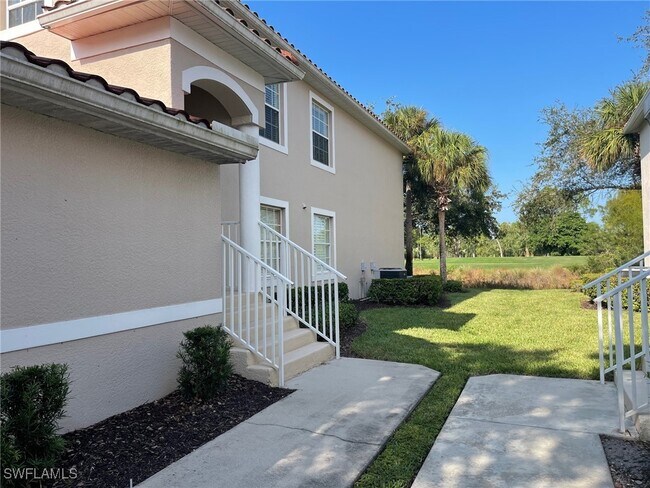 3445 Grand Cypress Dr in Naples, FL - Building Photo - Building Photo