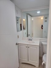 19055 NW 62nd Ave in Hialeah, FL - Foto de edificio - Building Photo