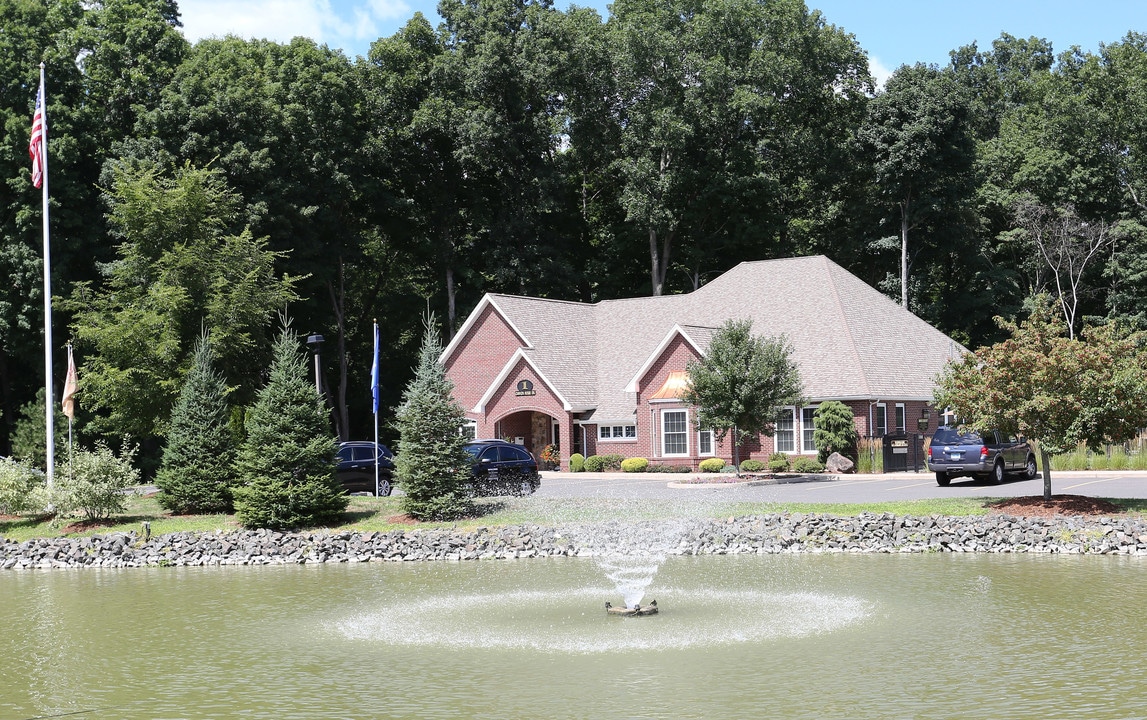 The Mansions at Canyon Ridge in Broad Brook, CT - Foto de edificio