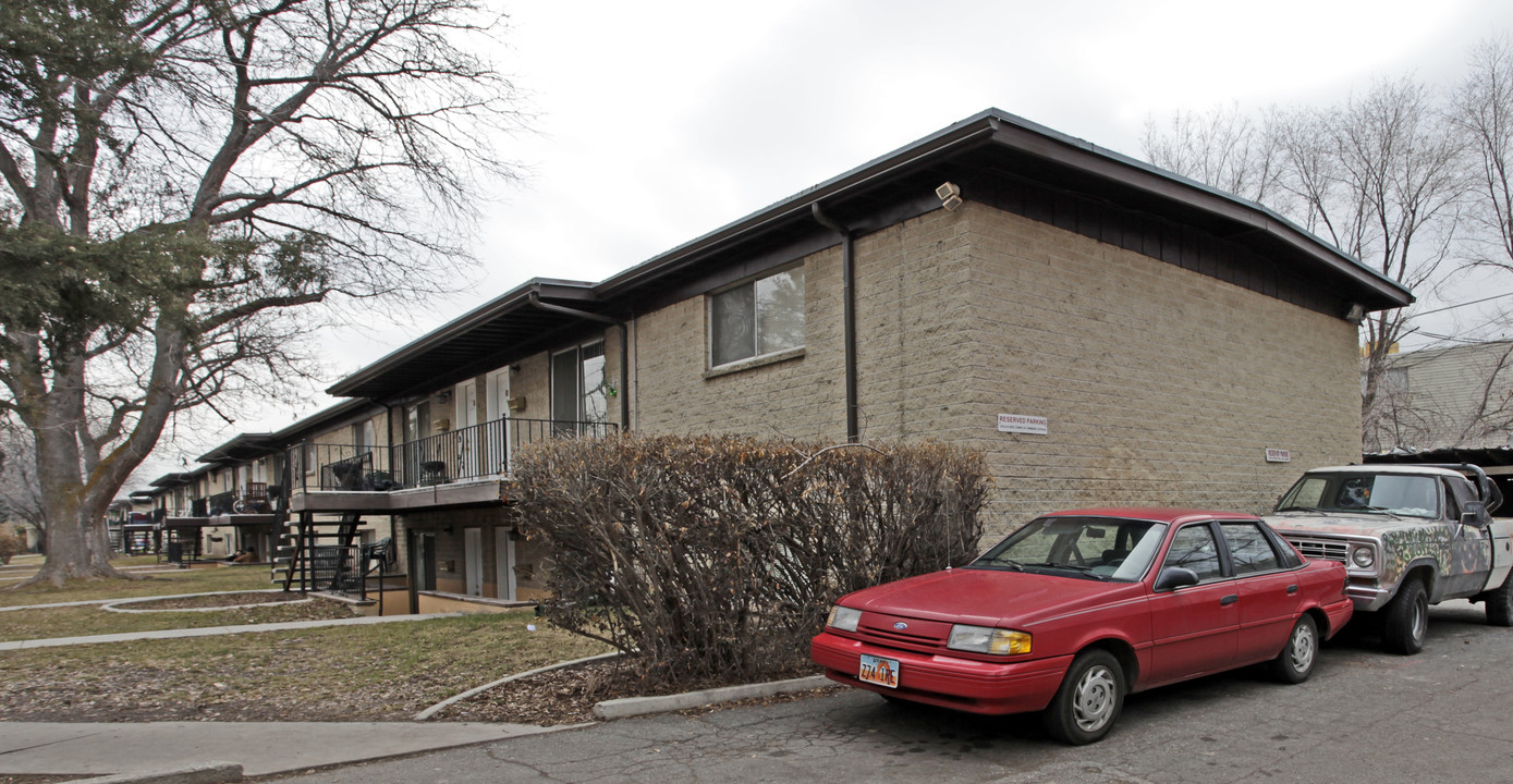 White Pines Apartments in Salt Lake City, UT - Building Photo