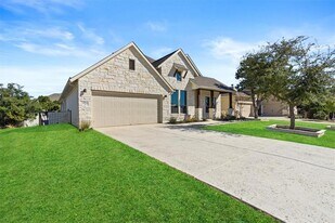 19520 Diversion Cir in Lago Vista, TX - Building Photo