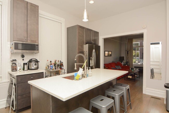 949 N Winchester Ave, Unit 1F
