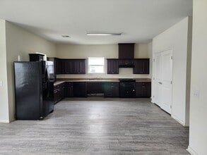 106 Hummingbird Ave in Schulenburg, TX - Building Photo - Building Photo