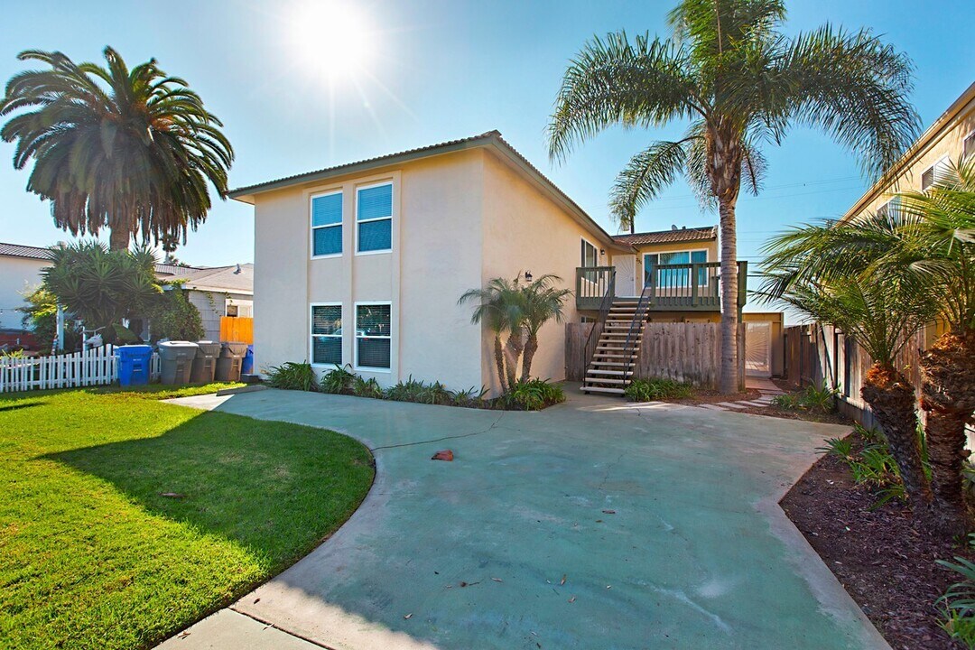 255-255 Ebony Ave in Imperial Beach, CA - Building Photo