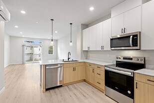 16124 Cascadian Way in Bothell, WA - Building Photo