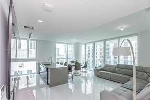 1080 Brickell Ave in Miami, FL - Building Photo