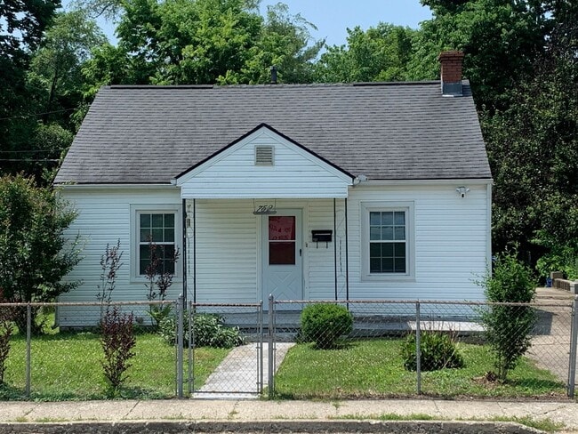 property at 752 Addison Ave