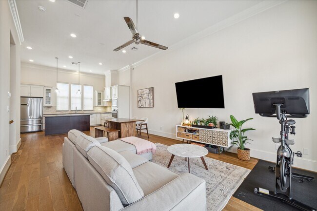 property at 9520 London Bridge Station