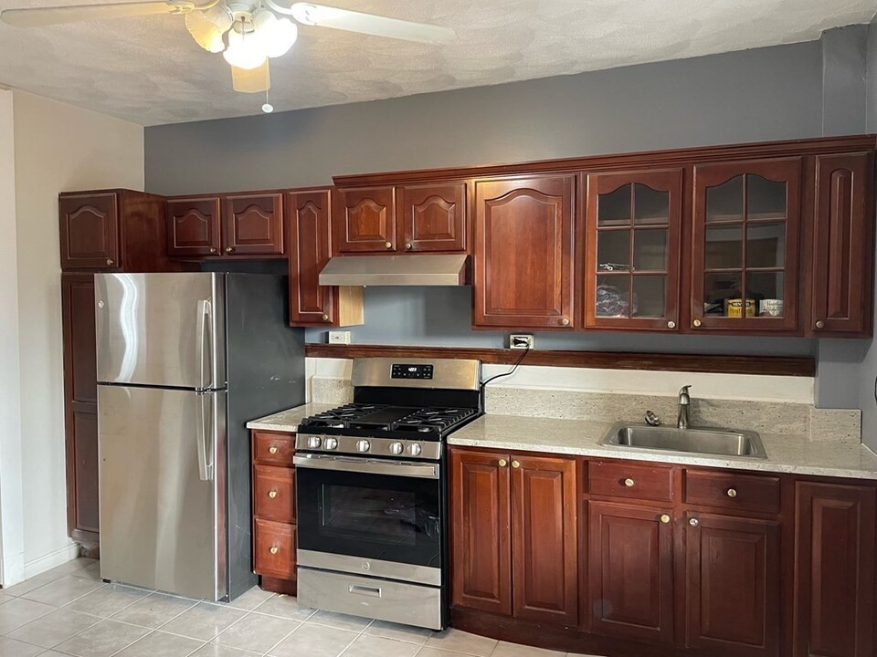 163 Saratoga St in Boston, MA - Building Photo