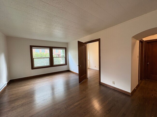 Redside - The Mulholland in Seattle, WA - Foto de edificio - Building Photo