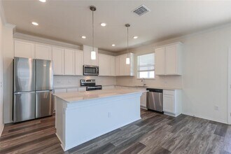 8203 Knoxville Trl in Austin, TX - Building Photo - Building Photo