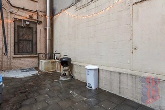 218 Avenue A in New York, NY - Building Photo - Building Photo