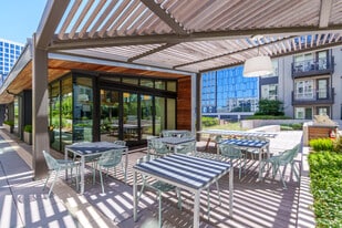 Alta Waverly in Oakland, CA - Building Photo