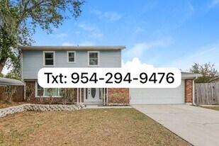 1701 Village Ct in Brandon, FL - Building Photo