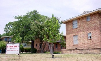 Cedar Oaks Apartments in Dallas, TX - Foto de edificio - Building Photo