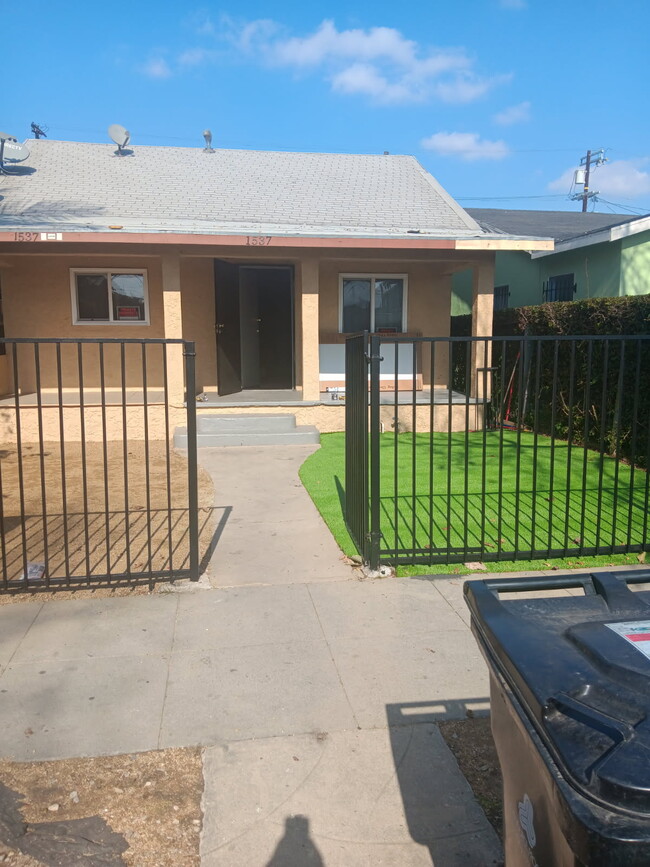 property at 1537 W 58th Pl