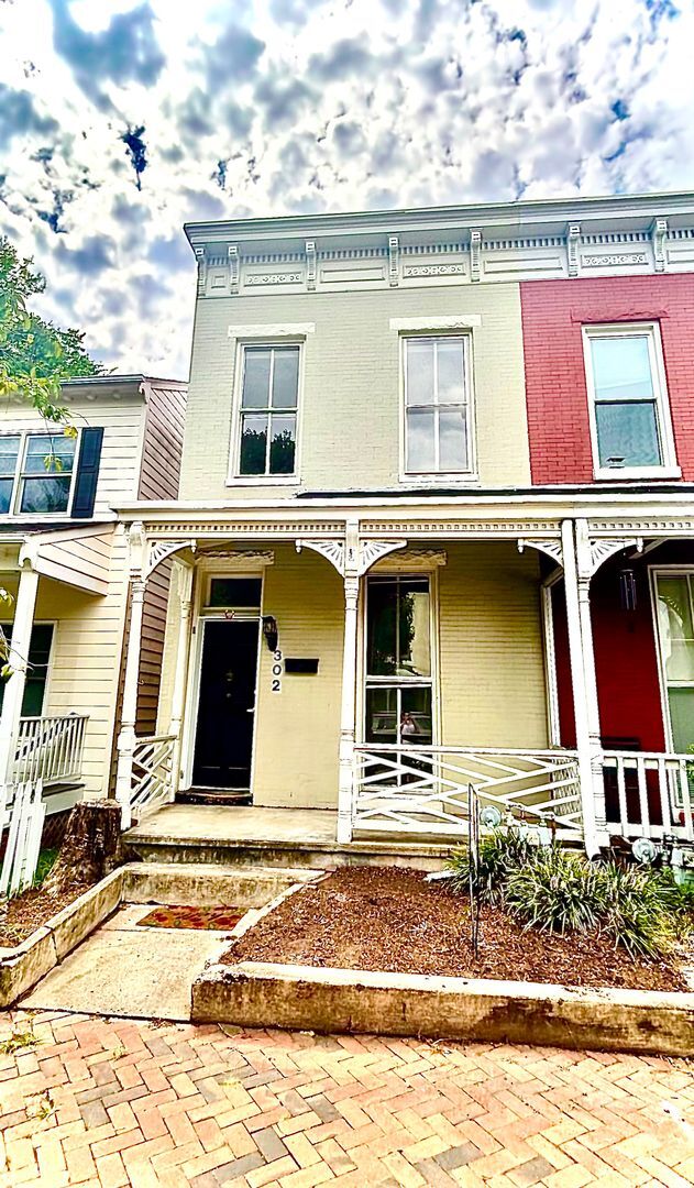 property at 302 S Laurel St