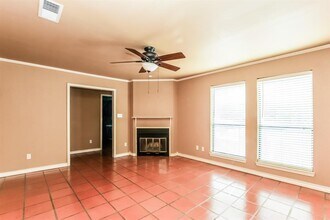 1404 Norwalk Ln in Austin, TX - Foto de edificio - Building Photo