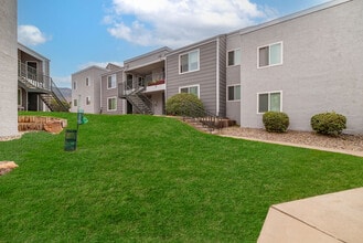 Villa Serena Apartments in Albuquerque, NM - Building Photo - Building Photo
