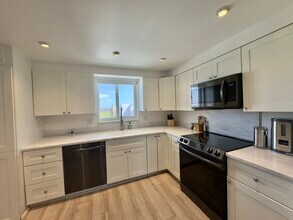 301 Lake Shore Dr, Unit 810 in Lake Park, FL - Building Photo - Building Photo