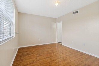 9187 Fontainebleau Blvd in Miami, FL - Building Photo - Building Photo