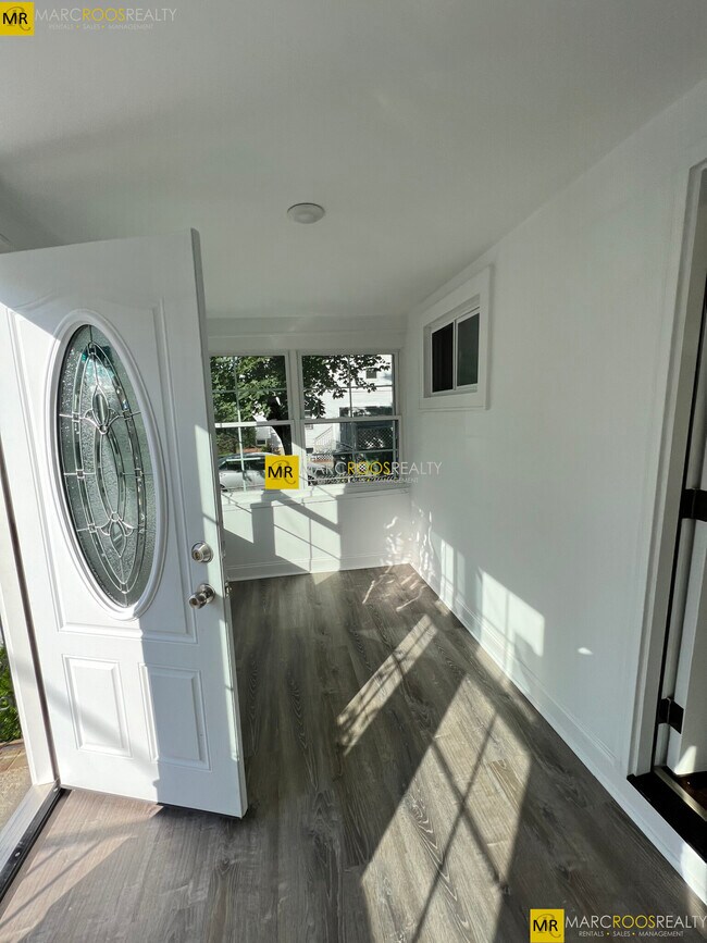 10 Lawrence St, Unit 12 in Watertown, MA - Building Photo - Building Photo