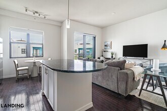 440 NE 4th Ave in Fort Lauderdale, FL - Foto de edificio - Building Photo