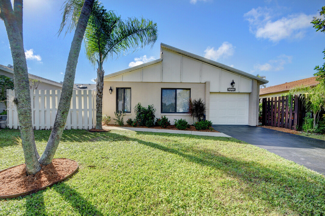 5679 Mirror Lakes Blvd in Boynton Beach, FL - Building Photo