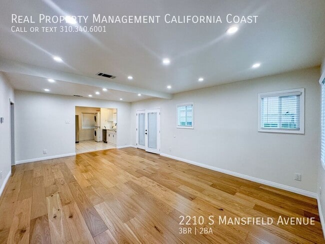 2210 S Mansfield Ave in Los Angeles, CA - Building Photo - Building Photo